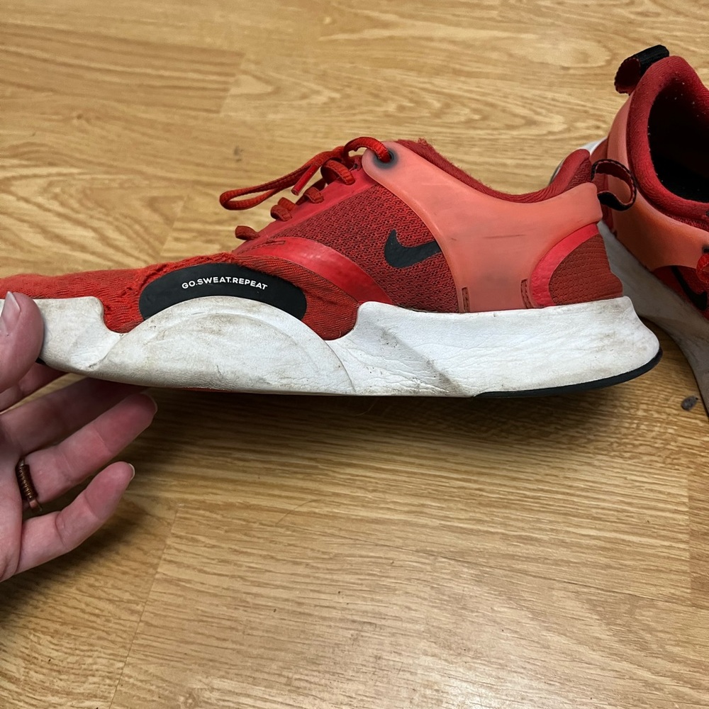 Mens Size 7.5 Nike sneakers